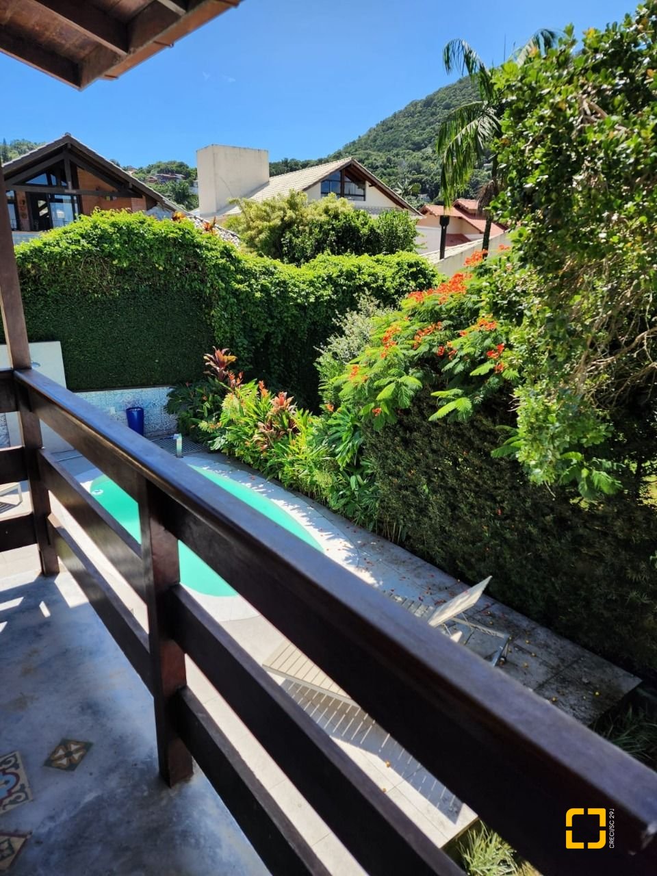 Casa de Condomínio com 328m², 8 quartos (sendo 3 suítes), 4 garagens, no bairro Sambaqui em Florianópolis