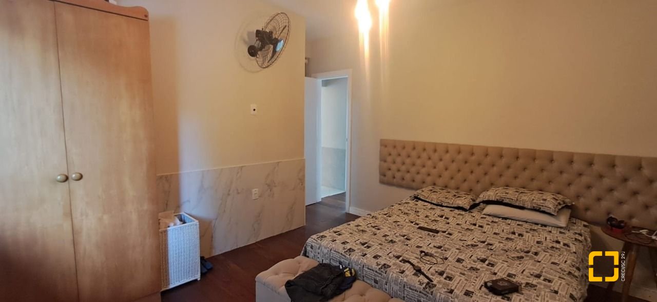 Casa de Condomínio com 328m², 8 quartos (sendo 3 suítes), 4 garagens, no bairro Sambaqui em Florianópolis