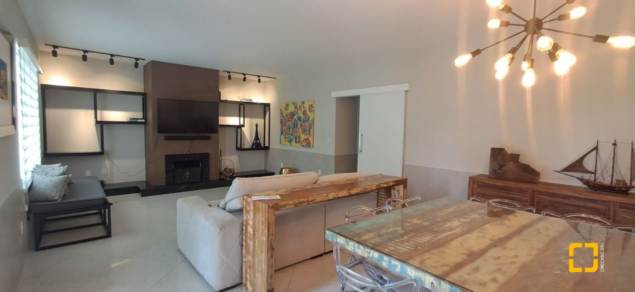 Casa de Condomínio com 328m², 8 quartos (sendo 3 suítes), 4 garagens, no bairro Sambaqui em Florianópolis