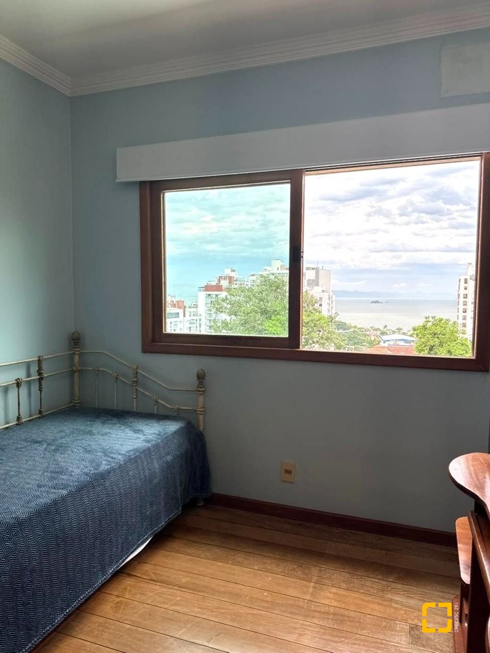 Casa com 407m², 5 quartos (sendo 1 suíte), 6 garagens, no bairro Agronômica em Florianópolis