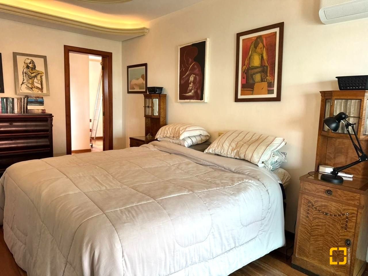 Casa com 407m², 5 quartos (sendo 1 suíte), 6 garagens, no bairro Agronômica em Florianópolis