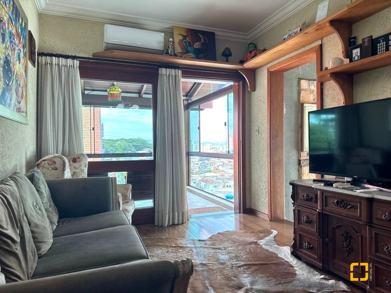 Casa com 407m², 5 quartos (sendo 1 suíte), 6 garagens, no bairro Agronômica em Florianópolis