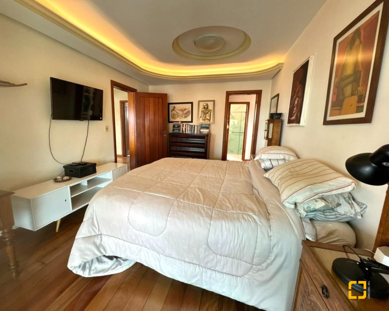 Casa com 407m², 5 quartos (sendo 1 suíte), 6 garagens, no bairro Agronômica em Florianópolis