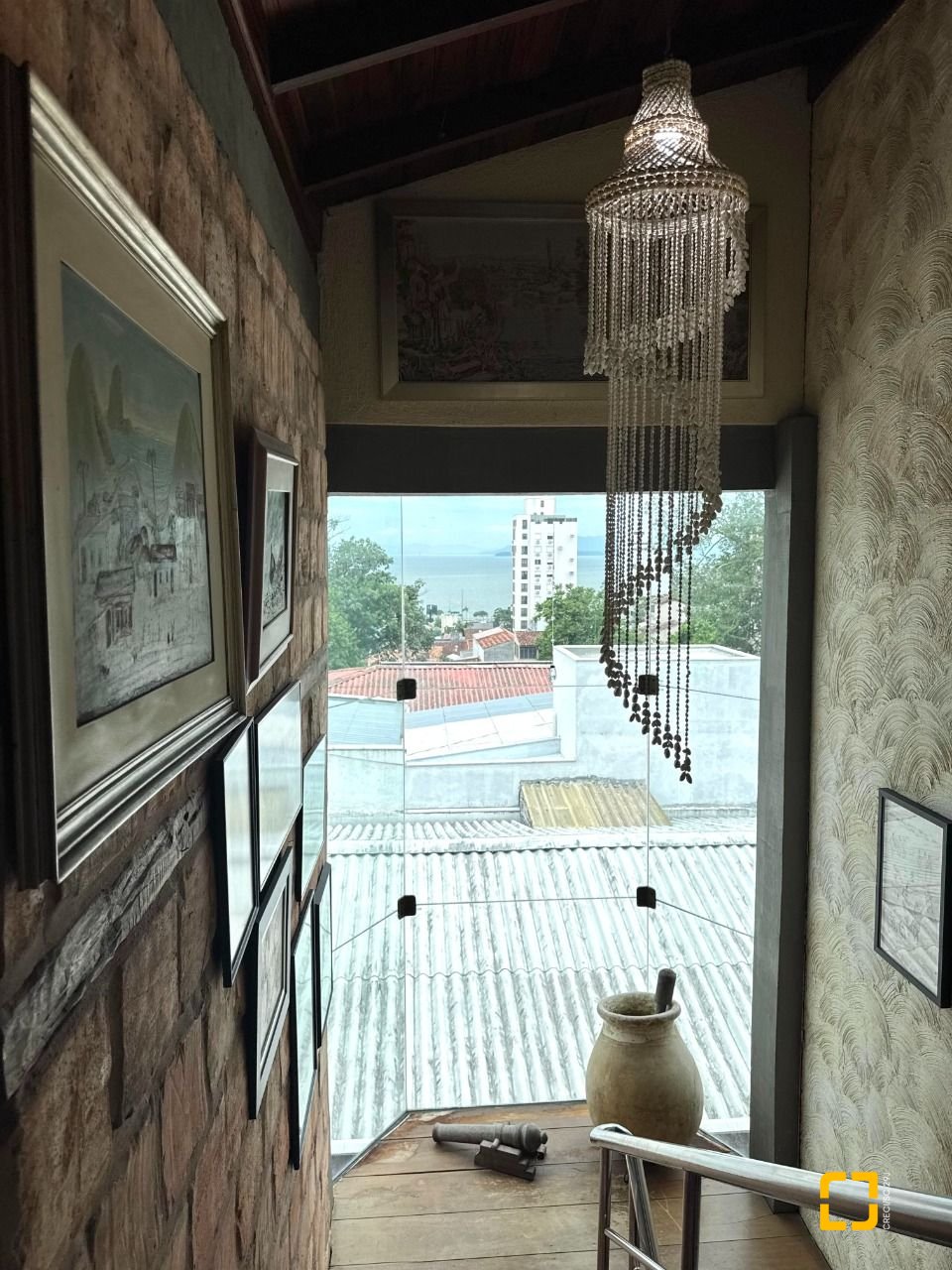 Casa com 407m², 5 quartos (sendo 1 suíte), 6 garagens, no bairro Agronômica em Florianópolis