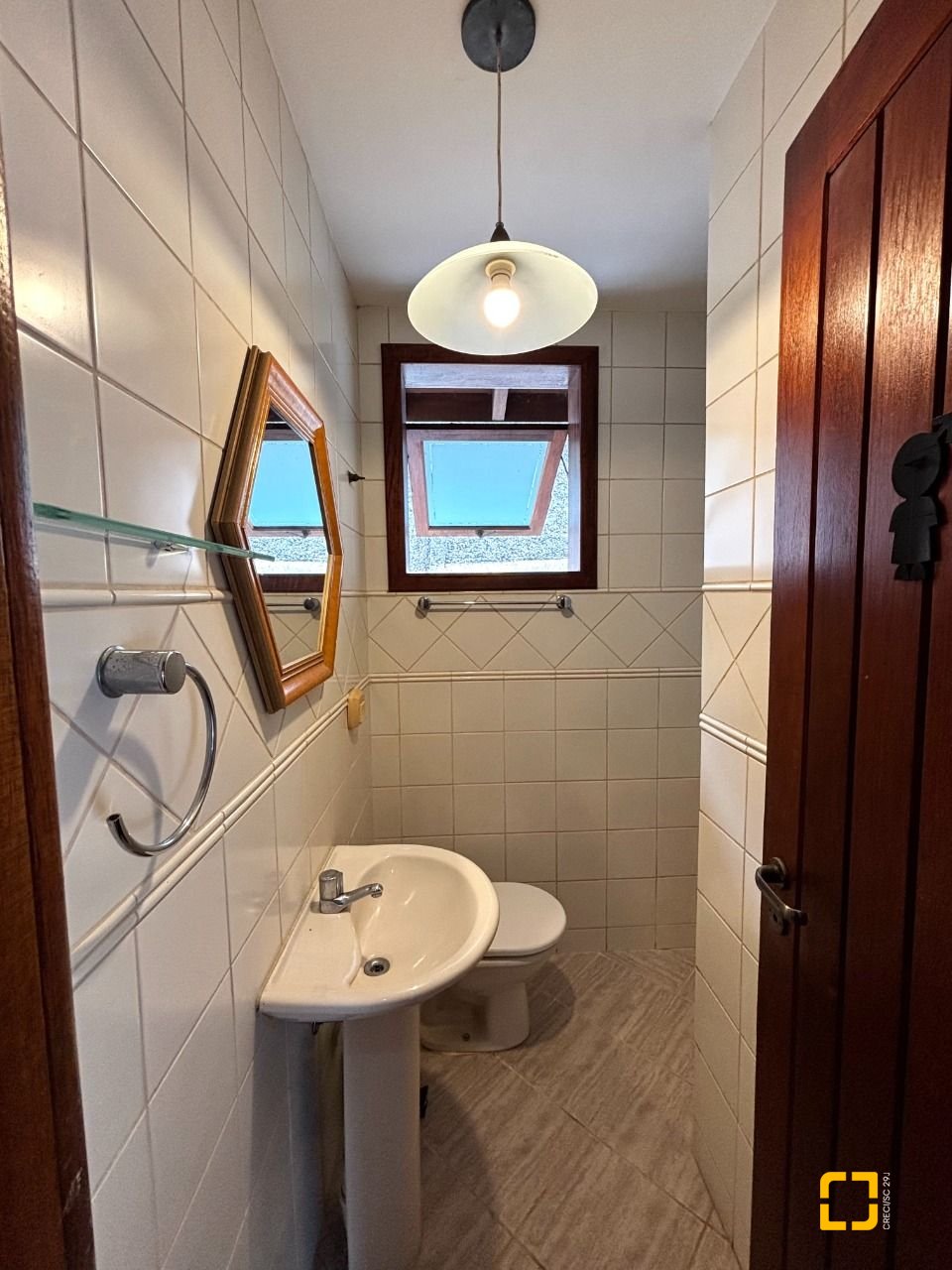 Casa com 407m², 5 quartos (sendo 1 suíte), 6 garagens, no bairro Agronômica em Florianópolis