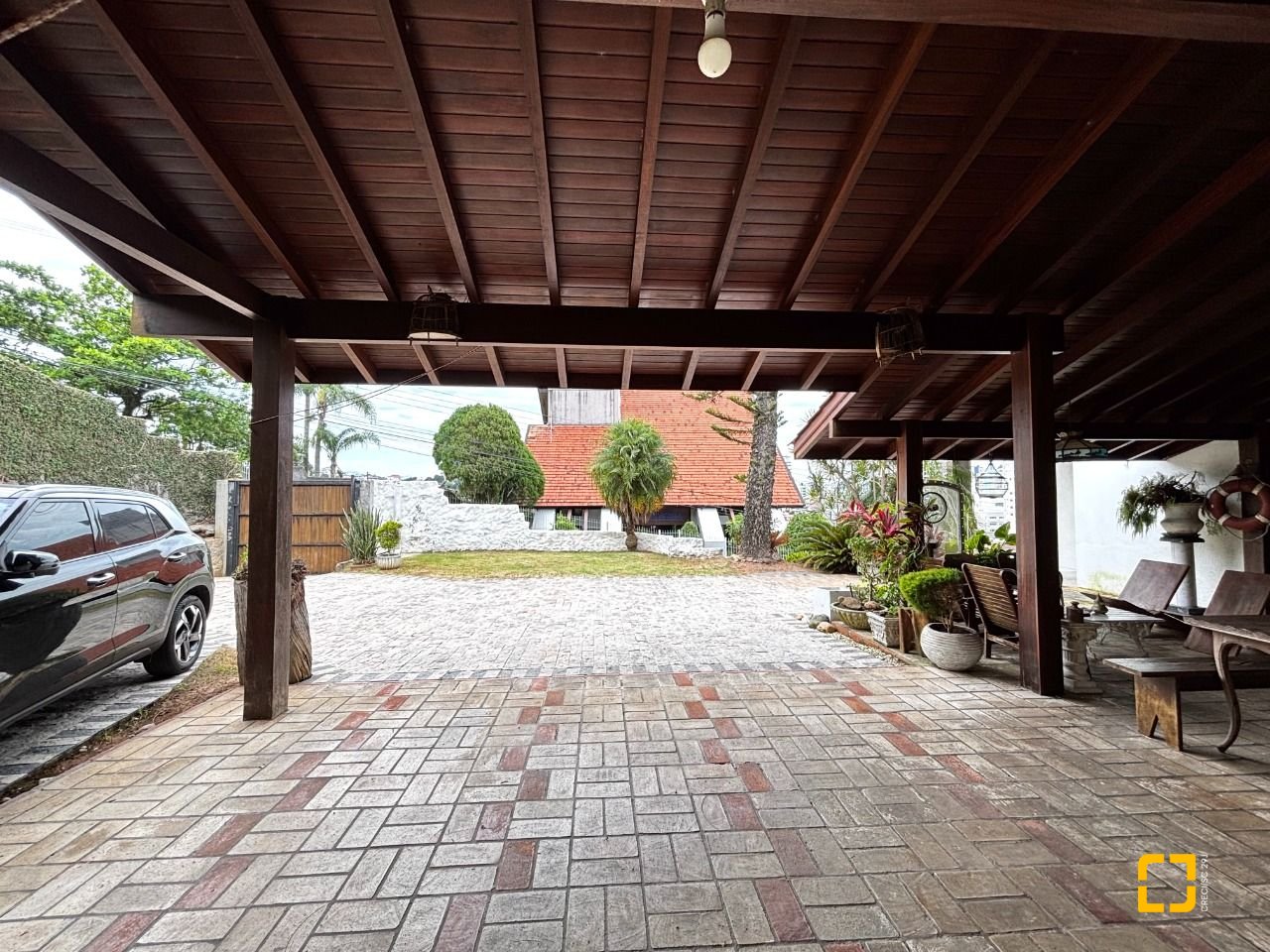 Casa com 407m², 5 quartos (sendo 1 suíte), 6 garagens, no bairro Agronômica em Florianópolis
