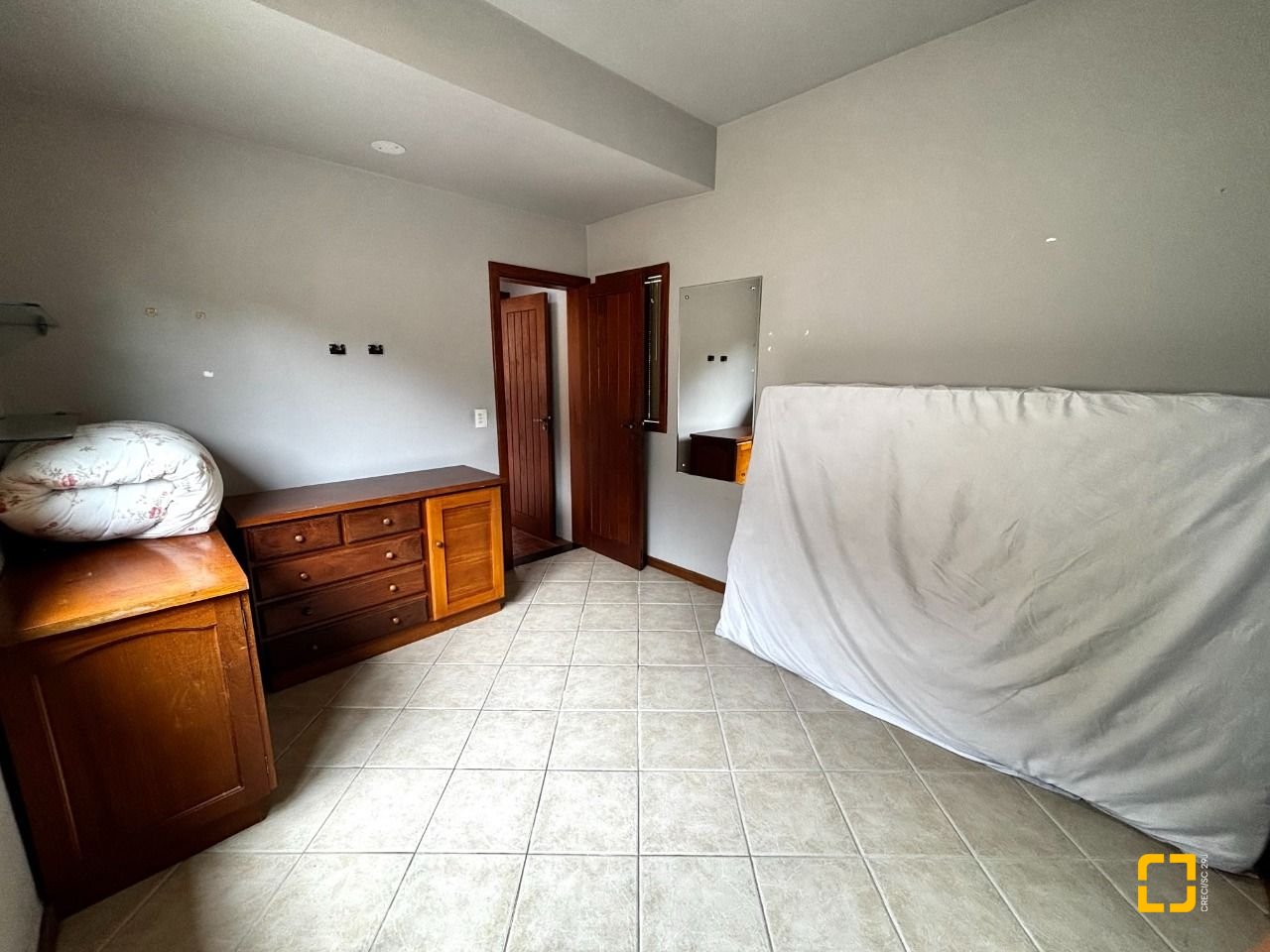 Casa com 407m², 5 quartos (sendo 1 suíte), 6 garagens, no bairro Agronômica em Florianópolis