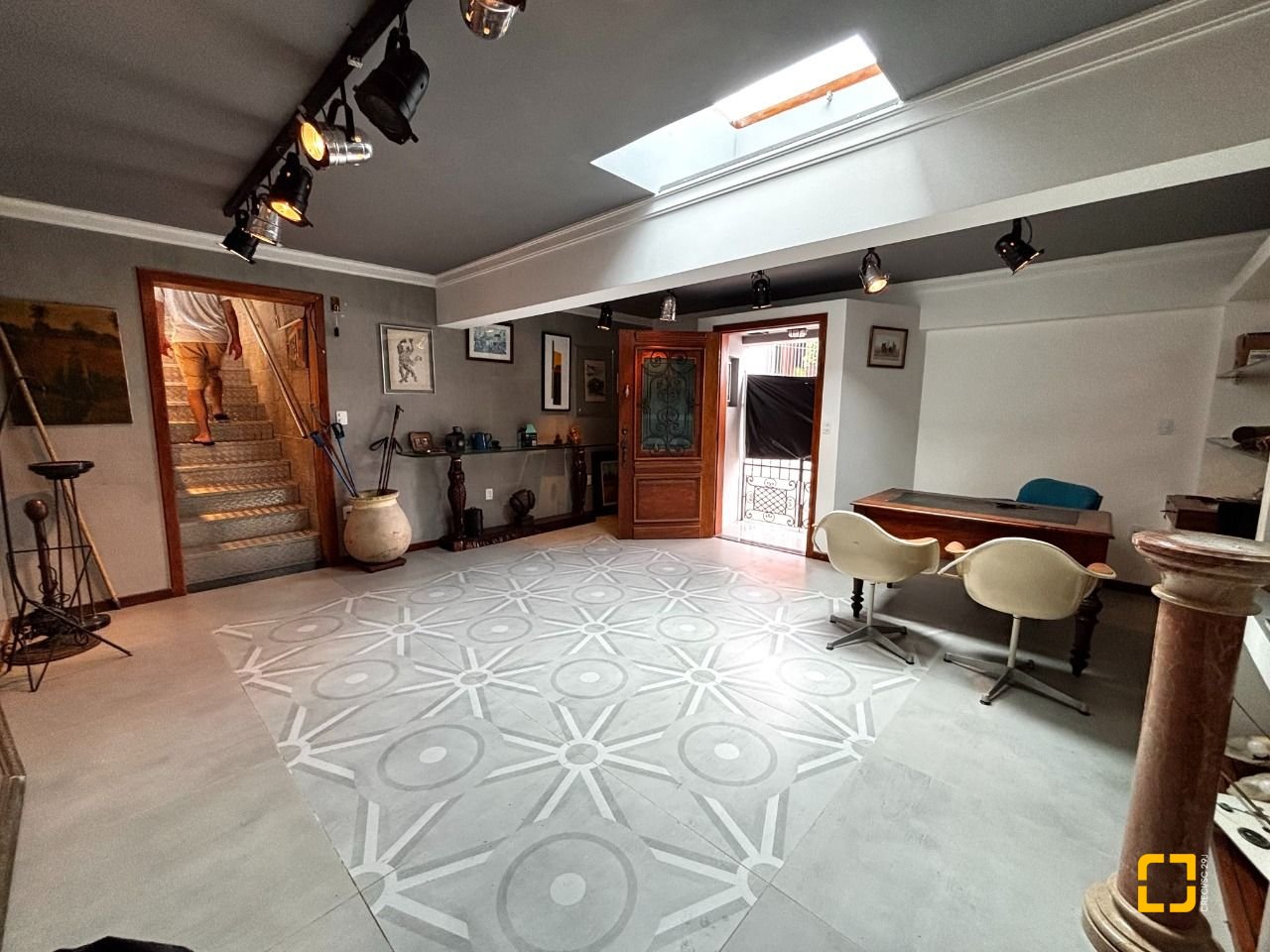 Casa com 407m², 5 quartos (sendo 1 suíte), 6 garagens, no bairro Agronômica em Florianópolis