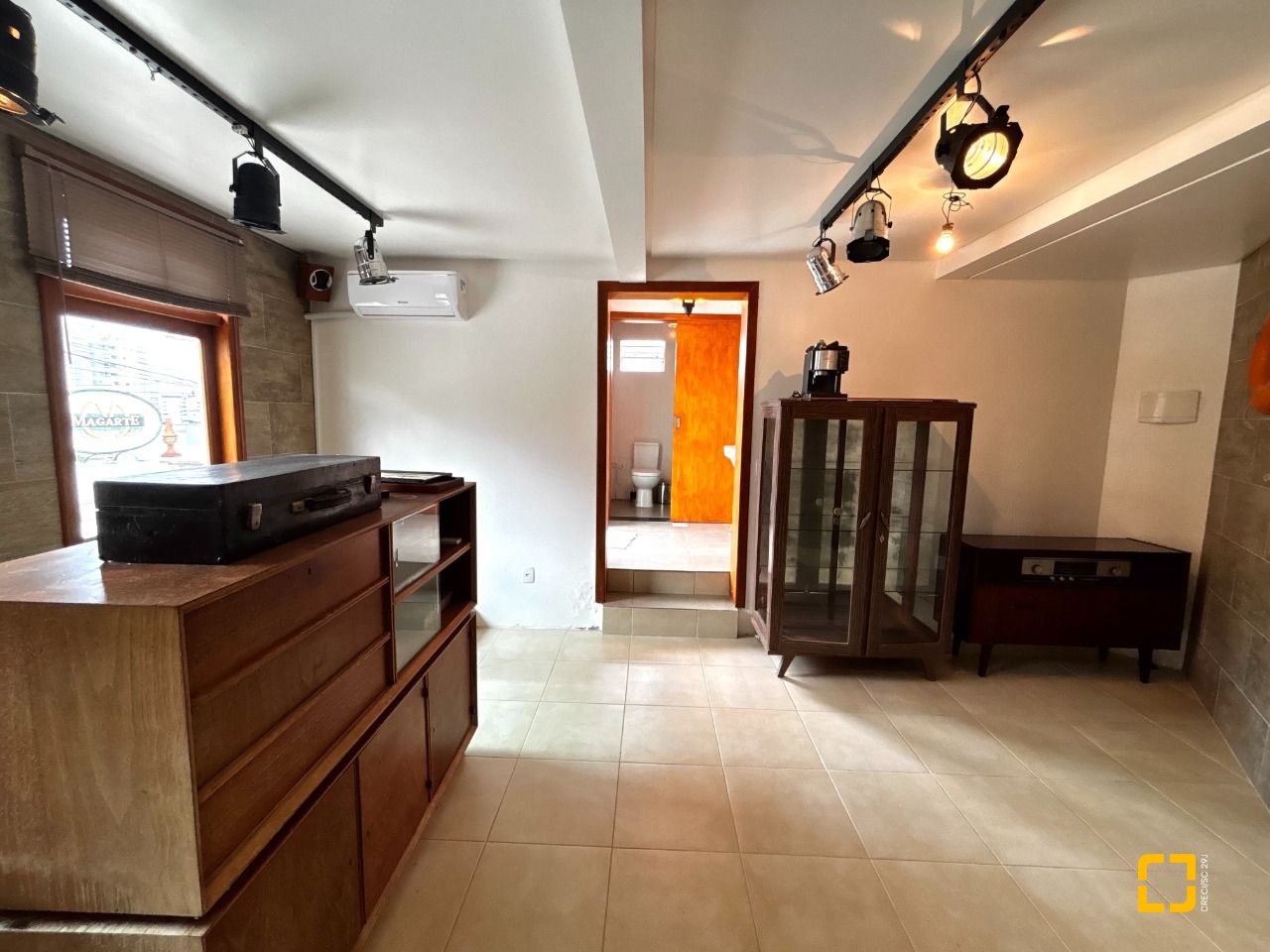 Casa com 407m², 5 quartos (sendo 1 suíte), 6 garagens, no bairro Agronômica em Florianópolis
