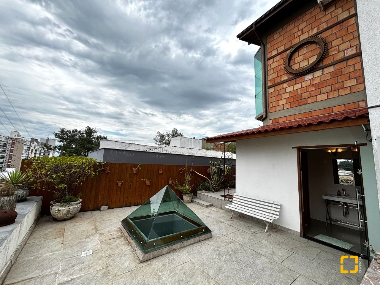 Casa com 407m², 5 quartos (sendo 1 suíte), 6 garagens, no bairro Agronômica em Florianópolis