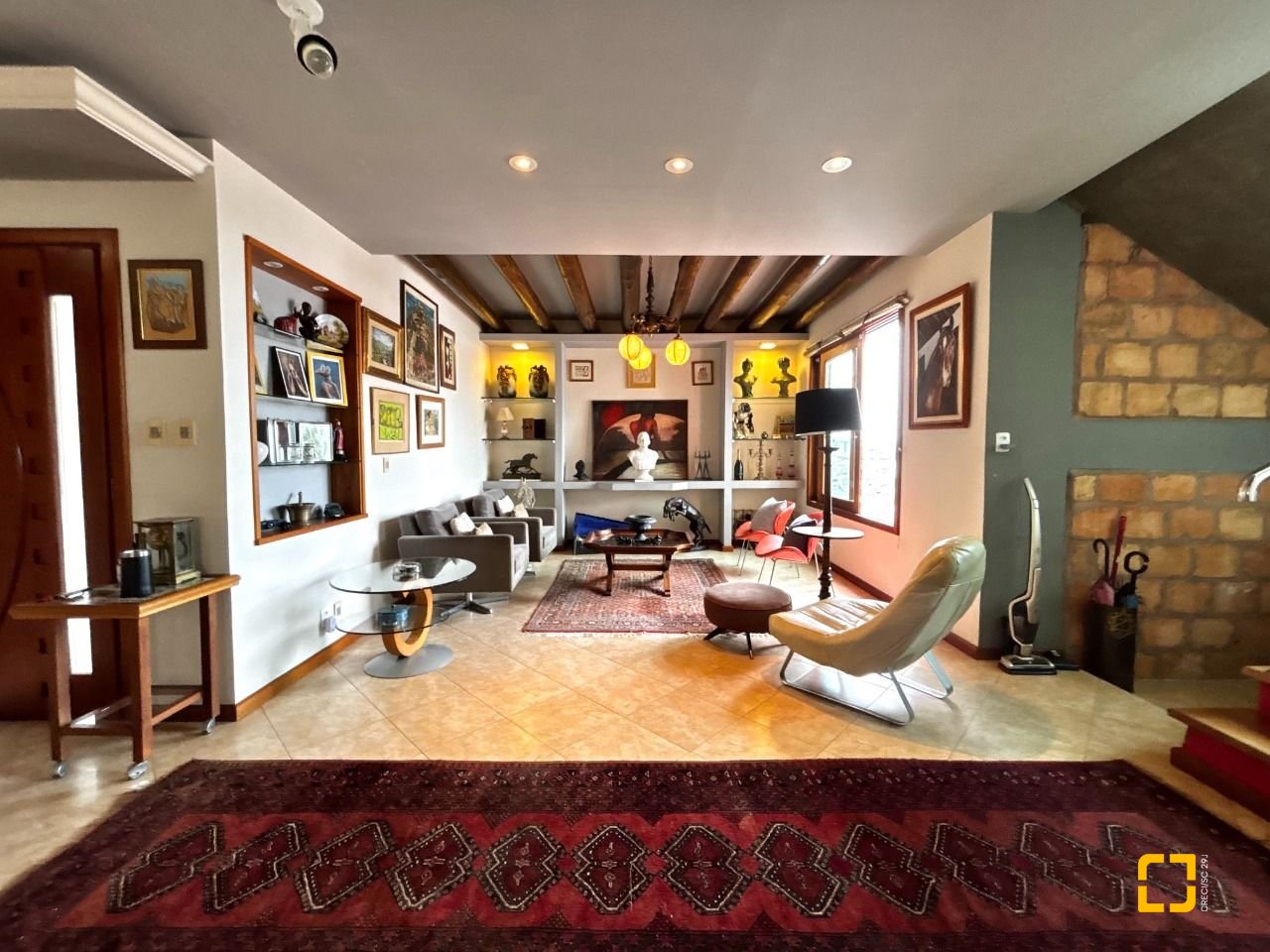 Casa com 407m², 5 quartos (sendo 1 suíte), 6 garagens, no bairro Agronômica em Florianópolis