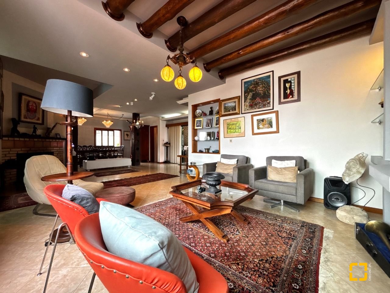 Casa com 407m², 5 quartos (sendo 1 suíte), 6 garagens, no bairro Agronômica em Florianópolis