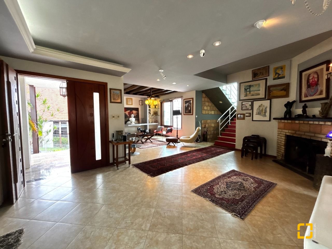 Casa com 407m², 5 quartos (sendo 1 suíte), 6 garagens, no bairro Agronômica em Florianópolis