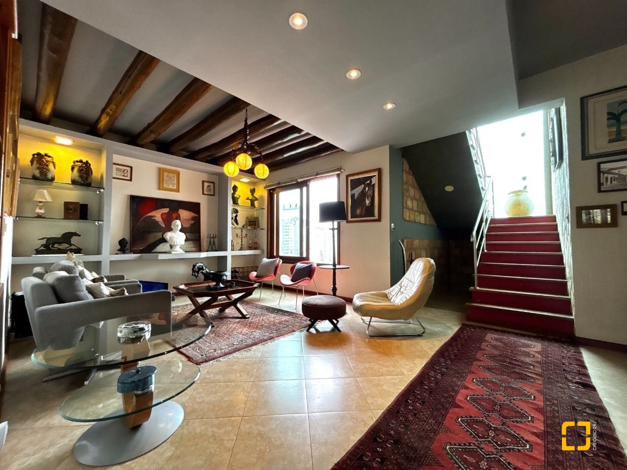 Casa com 407m², 5 quartos (sendo 1 suíte), 6 garagens, no bairro Agronômica em Florianópolis