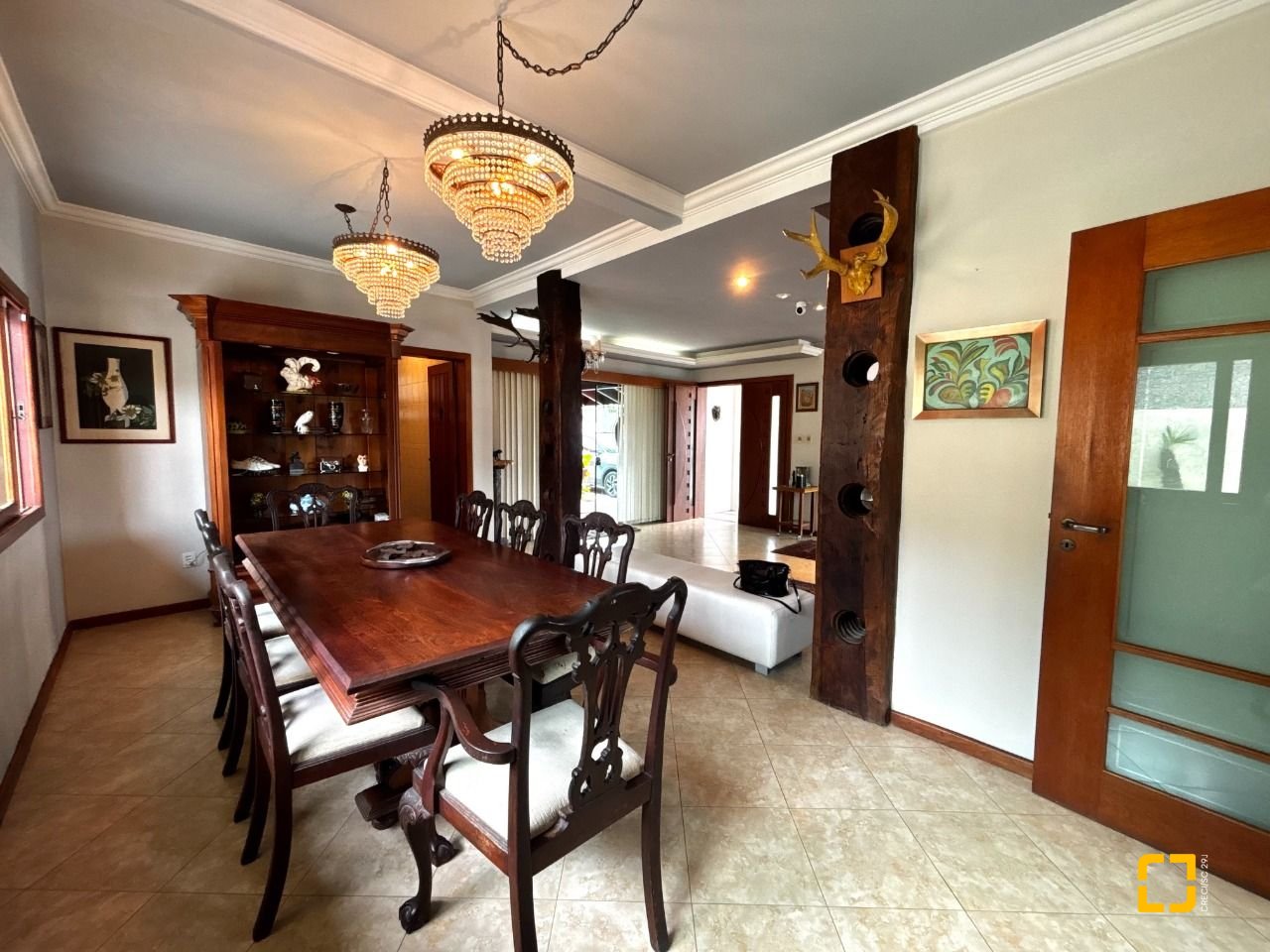 Casa com 407m², 5 quartos (sendo 1 suíte), 6 garagens, no bairro Agronômica em Florianópolis