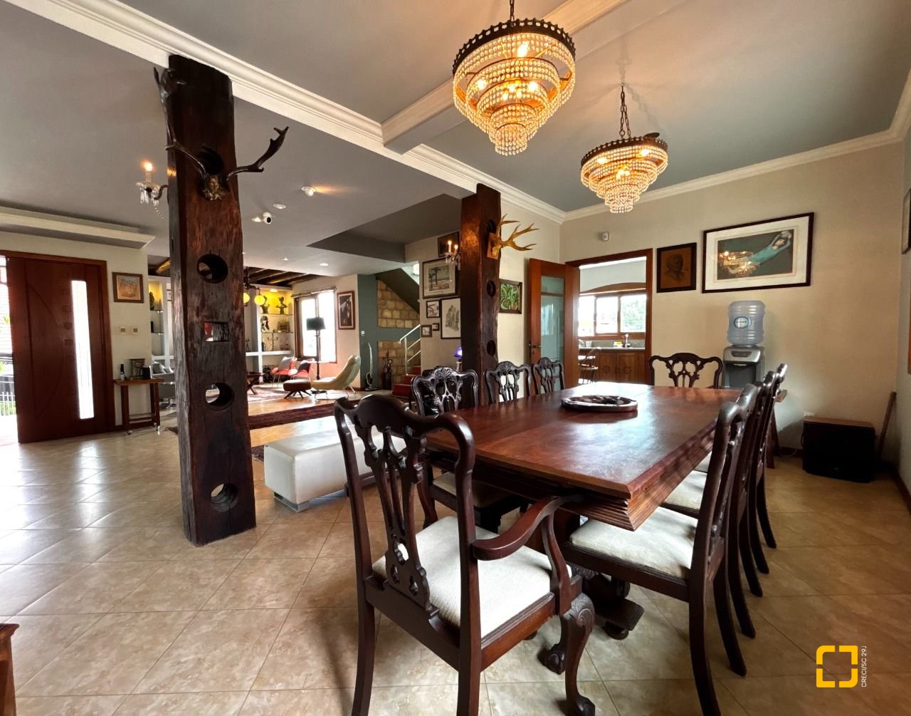 Casa com 407m², 5 quartos (sendo 1 suíte), 6 garagens, no bairro Agronômica em Florianópolis
