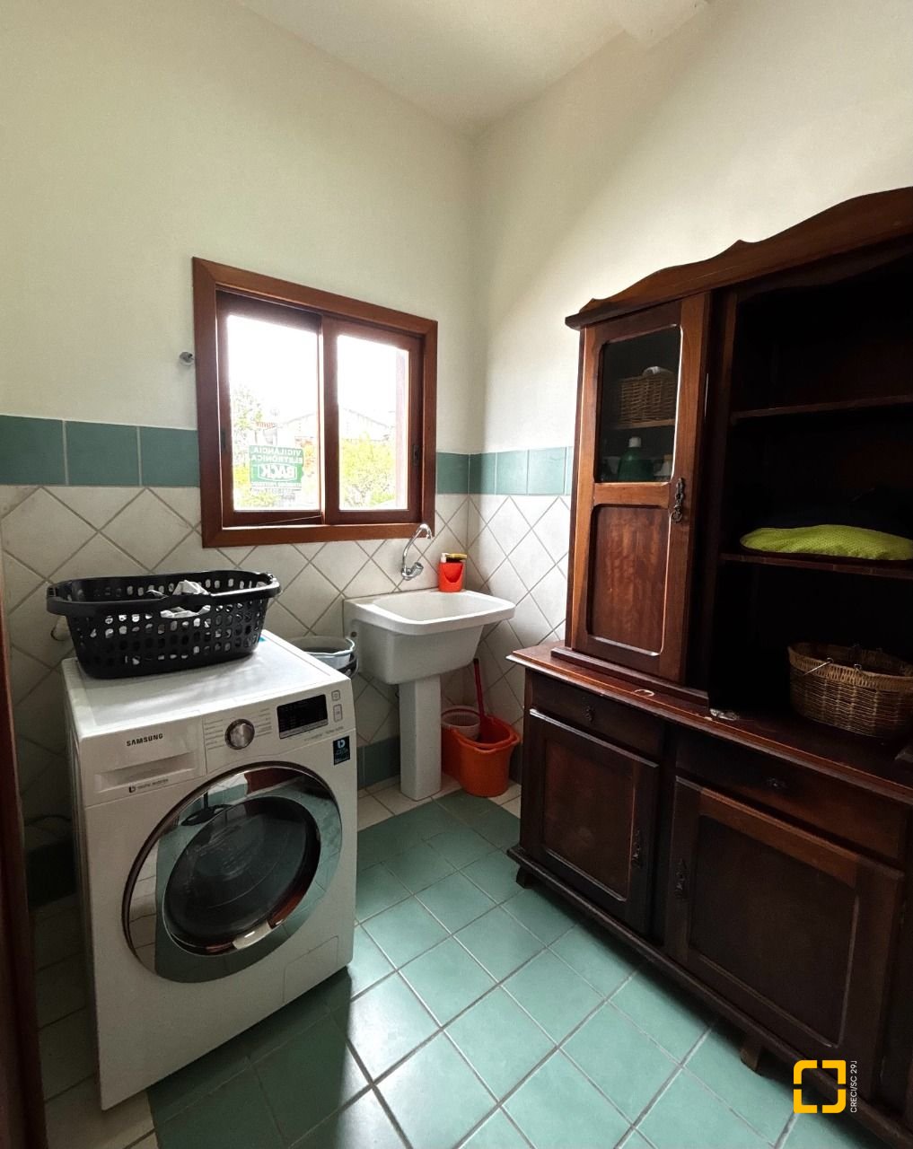 Casa com 407m², 5 quartos (sendo 1 suíte), 6 garagens, no bairro Agronômica em Florianópolis