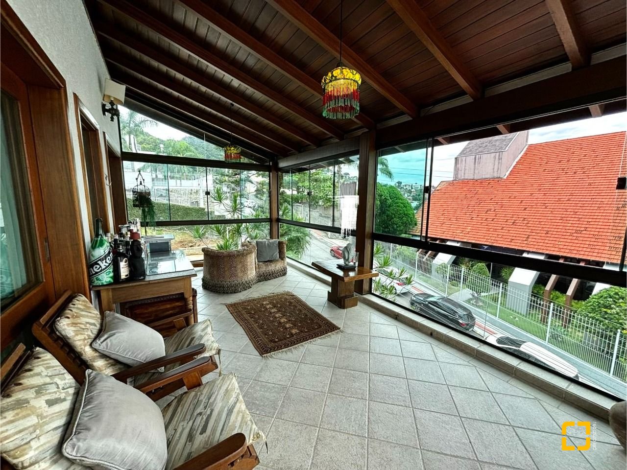 Casa com 407m², 5 quartos (sendo 1 suíte), 6 garagens, no bairro Agronômica em Florianópolis