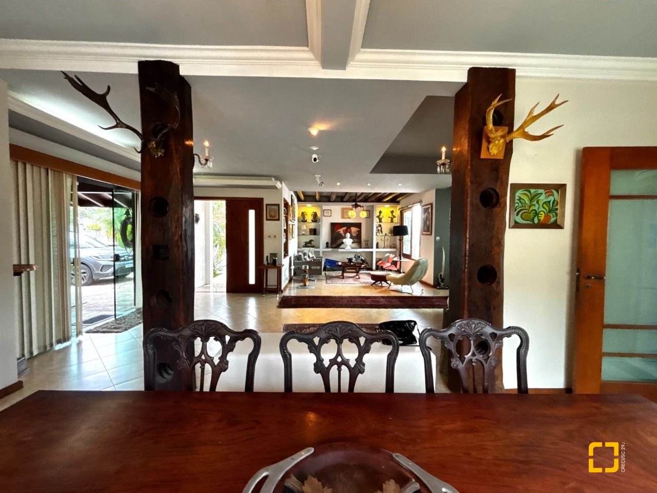 Casa com 407m², 5 quartos (sendo 1 suíte), 6 garagens, no bairro Agronômica em Florianópolis