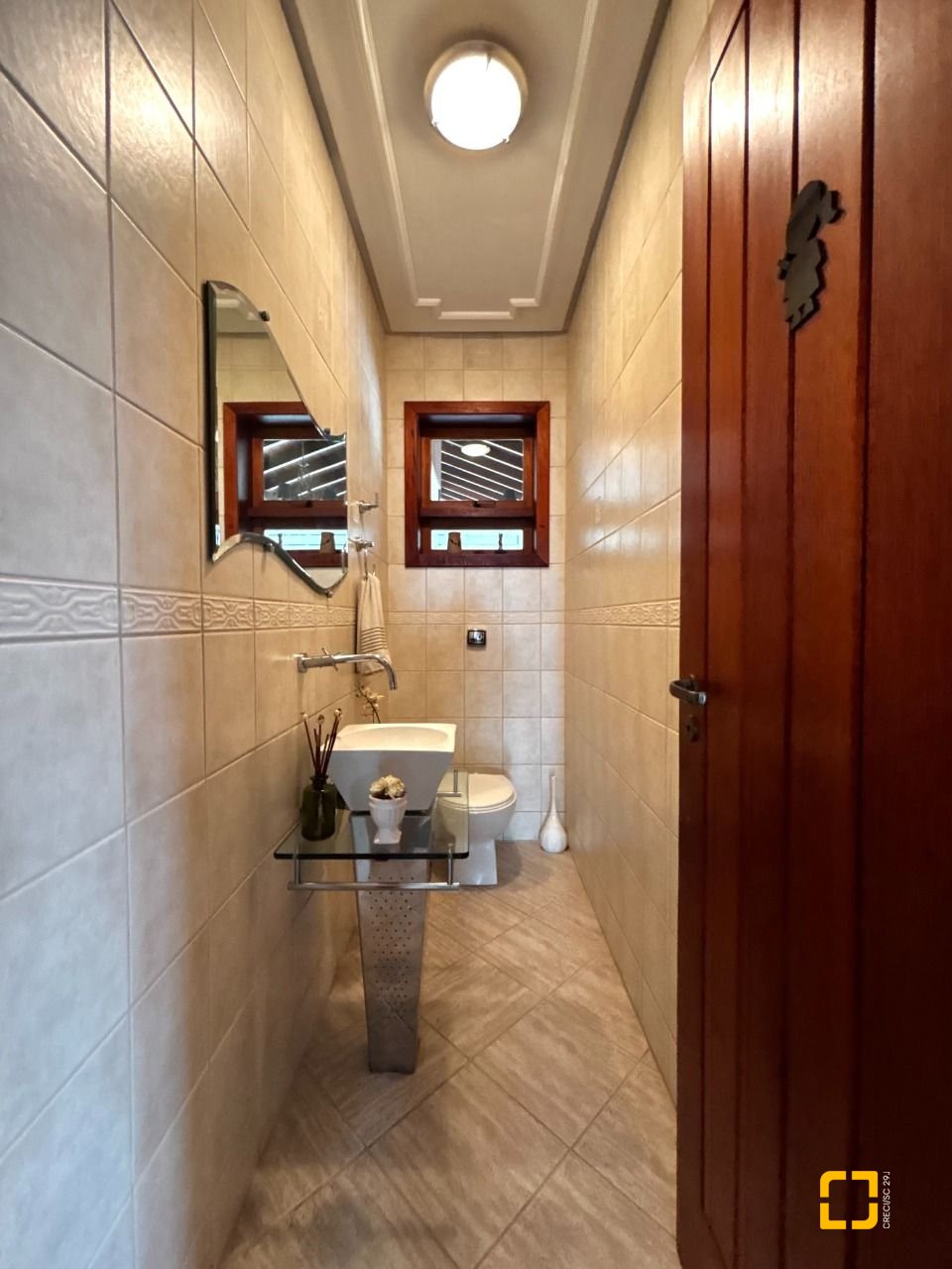 Casa com 407m², 5 quartos (sendo 1 suíte), 6 garagens, no bairro Agronômica em Florianópolis