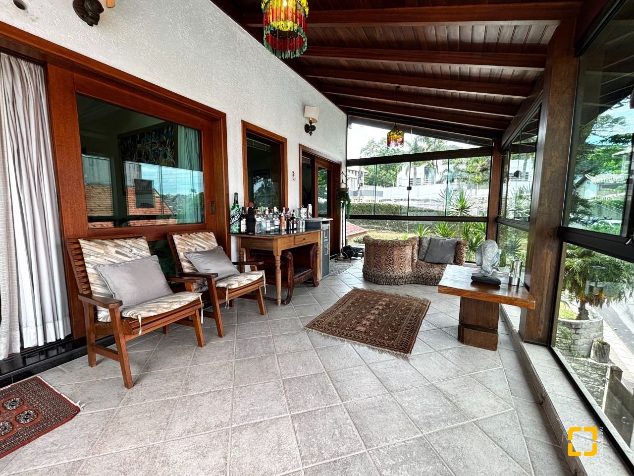 Casa com 407m², 5 quartos (sendo 1 suíte), 6 garagens, no bairro Agronômica em Florianópolis