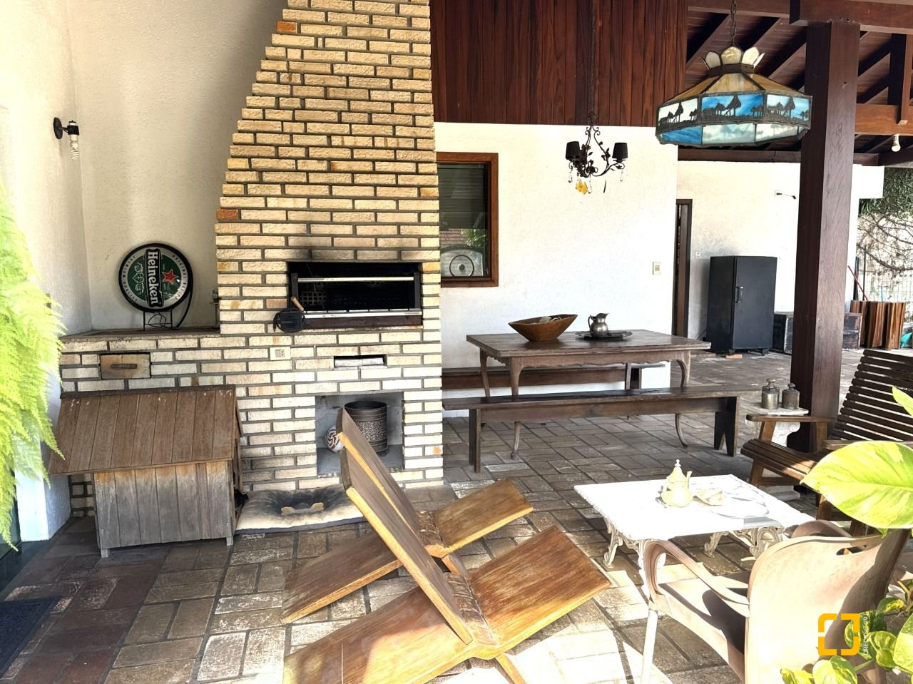 Casa com 407m², 5 quartos (sendo 1 suíte), 6 garagens, no bairro Agronômica em Florianópolis
