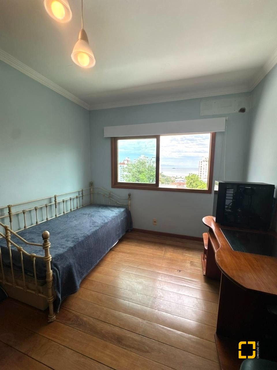 Casa com 407m², 5 quartos (sendo 1 suíte), 6 garagens, no bairro Agronômica em Florianópolis