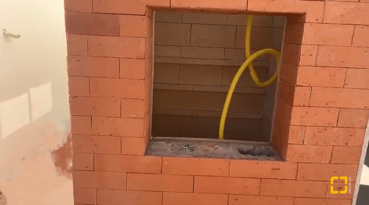 Casa com 127m², 3 quartos (sendo 1 suíte), 3 garagens, no bairro São João do Rio Vermelho em Florianópolis
