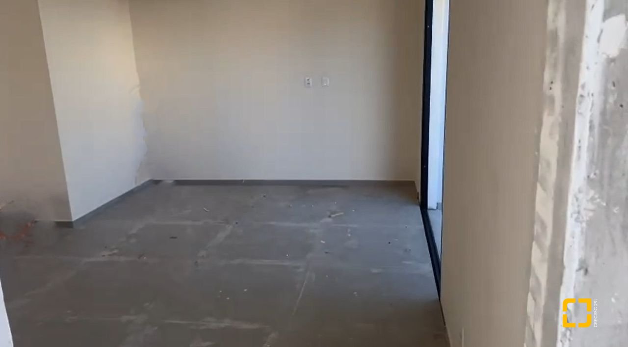 Casa com 127m², 3 quartos (sendo 1 suíte), 3 garagens, no bairro São João do Rio Vermelho em Florianópolis