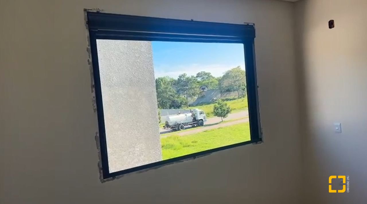 Casa com 127m², 3 quartos (sendo 1 suíte), 3 garagens, no bairro São João do Rio Vermelho em Florianópolis