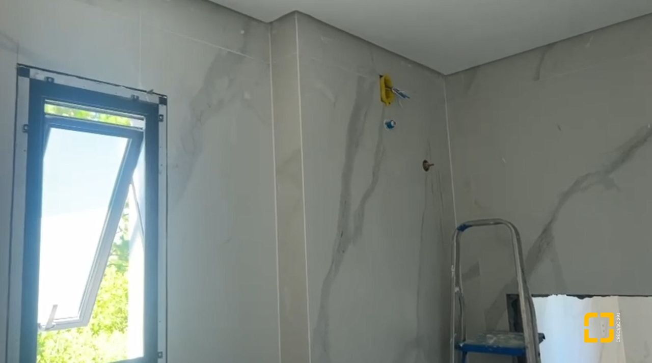 Casa com 127m², 3 quartos (sendo 1 suíte), 3 garagens, no bairro São João do Rio Vermelho em Florianópolis