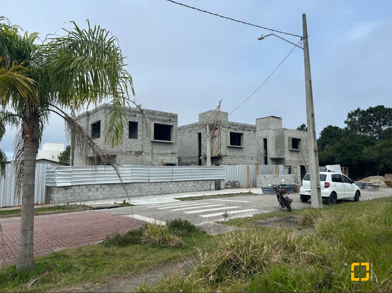 Casa com 127m², 3 quartos (sendo 1 suíte), 3 garagens, no bairro São João do Rio Vermelho em Florianópolis