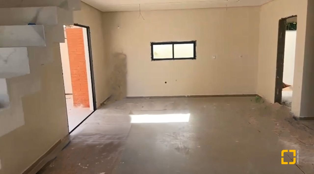 Casa com 127m², 3 quartos (sendo 1 suíte), 3 garagens, no bairro São João do Rio Vermelho em Florianópolis