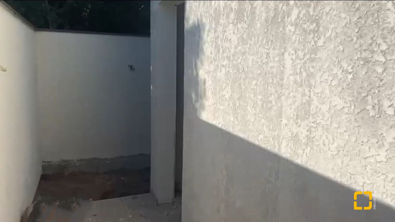 Casa com 127m², 3 quartos (sendo 1 suíte), 3 garagens, no bairro São João do Rio Vermelho em Florianópolis