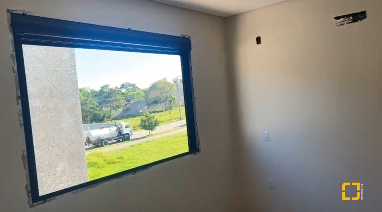 Casa com 127m², 3 quartos (sendo 1 suíte), 3 garagens, no bairro São João do Rio Vermelho em Florianópolis