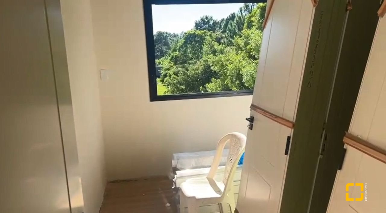 Casa com 127m², 3 quartos (sendo 1 suíte), 3 garagens, no bairro São João do Rio Vermelho em Florianópolis