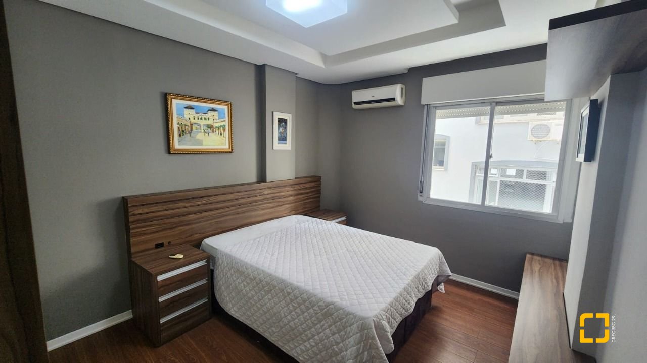 Apartamento com 226m², 4 quartos (sendo 2 suítes), 2 garagens, no bairro Beira Mar em Florianópolis
