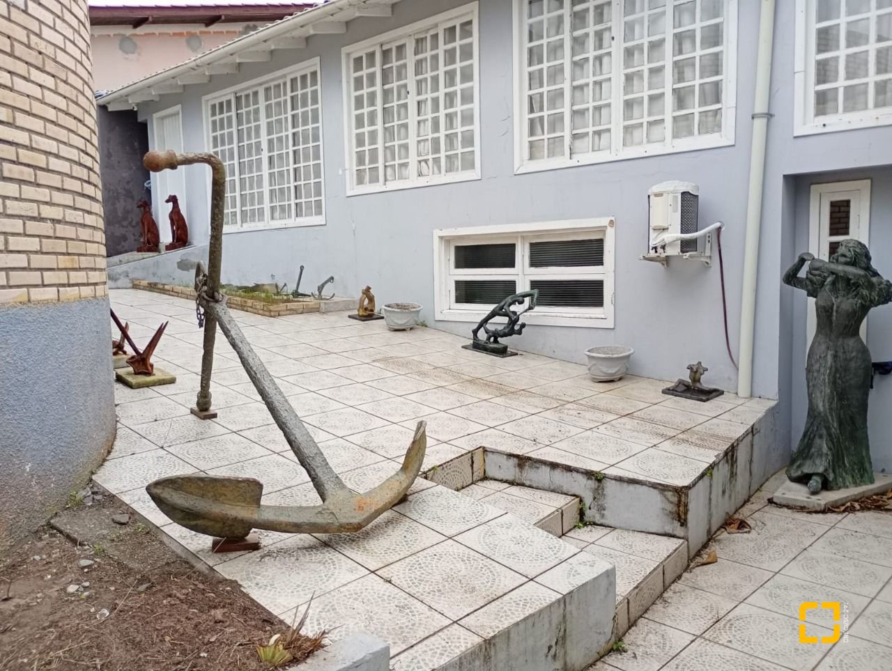 Casa de Condomínio com 220m², 8 quartos (sendo 4 suítes), 3 garagens, no bairro Ingleses em Florianópolis