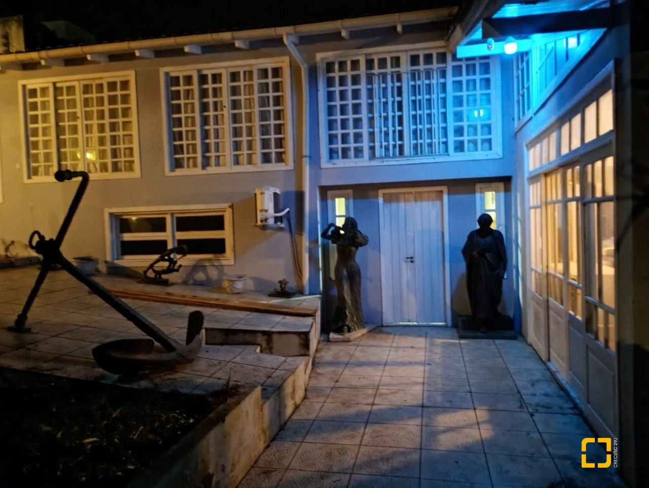 Casa de Condomínio com 220m², 8 quartos (sendo 4 suítes), 3 garagens, no bairro Ingleses em Florianópolis