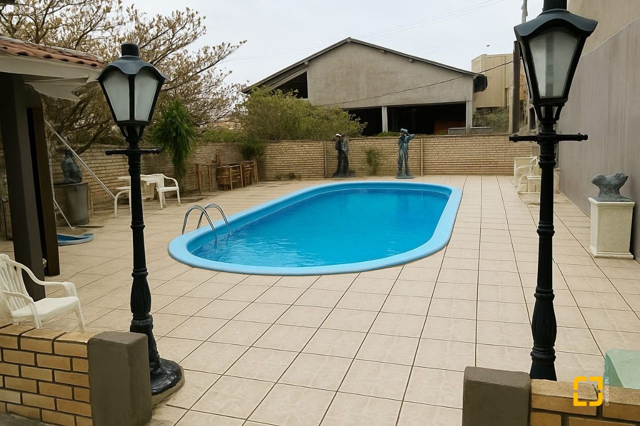 Casa de Condomínio com 220m², 8 quartos (sendo 4 suítes), 3 garagens, no bairro Ingleses em Florianópolis