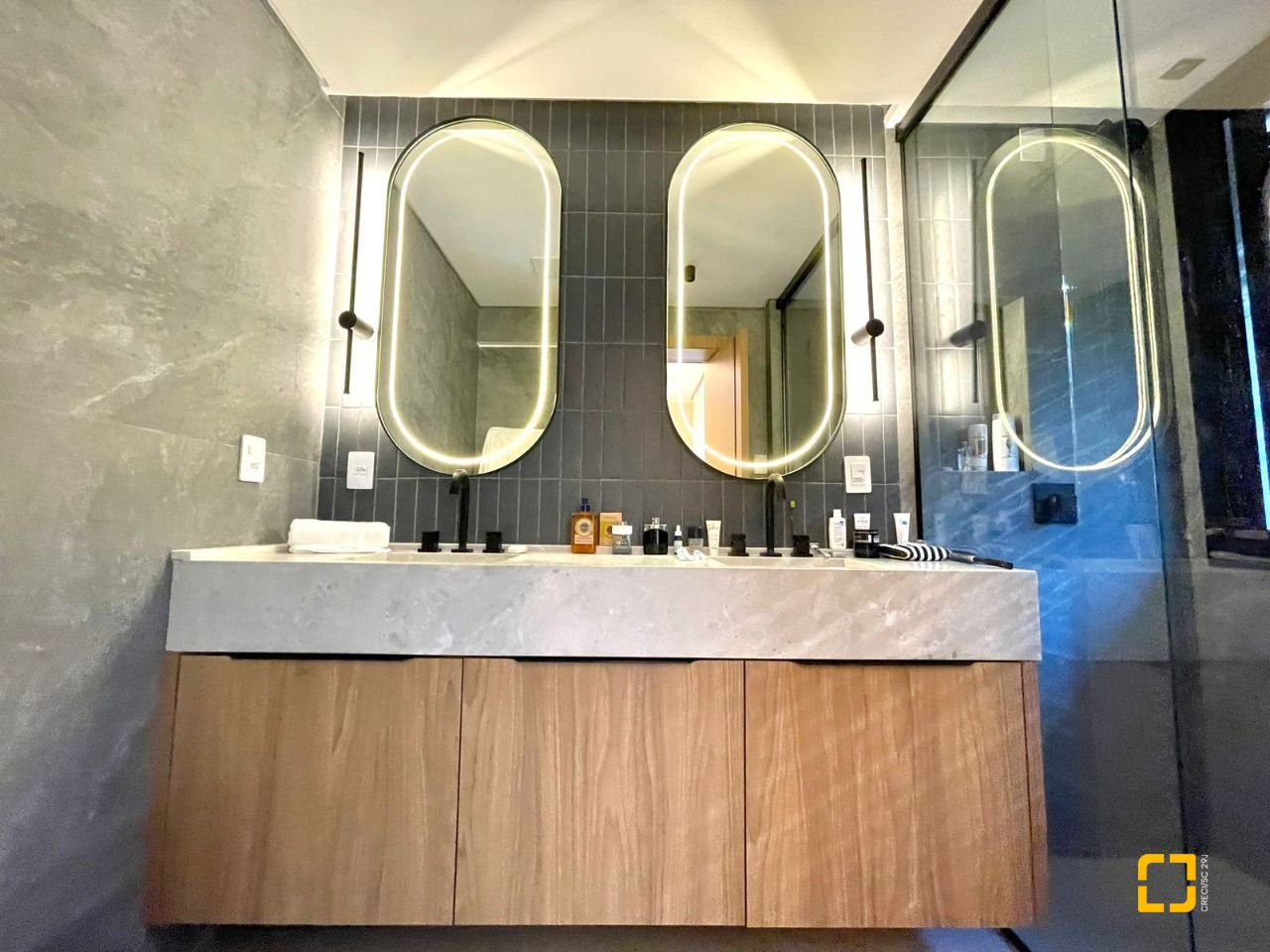 Apartamento com 149m², 6 quartos (sendo 3 suítes), 2 garagens, no bairro Jurerê em Florianópolis