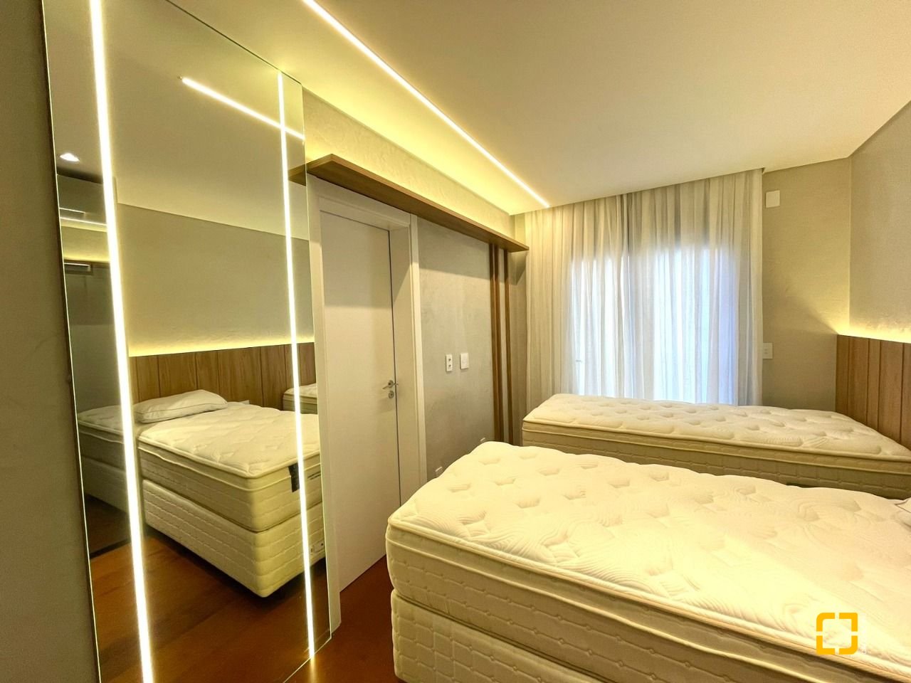Apartamento com 149m², 6 quartos (sendo 3 suítes), 2 garagens, no bairro Jurerê em Florianópolis