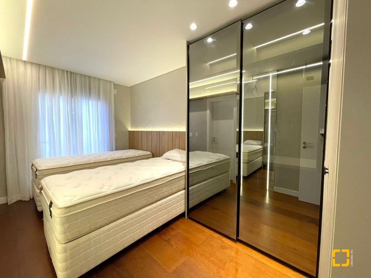 Apartamento com 149m², 6 quartos (sendo 3 suítes), 2 garagens, no bairro Jurerê em Florianópolis