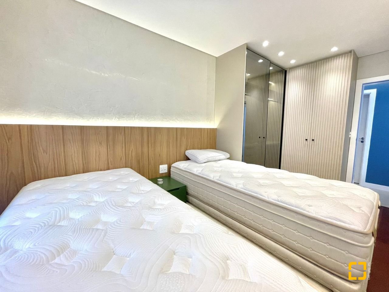Apartamento com 149m², 6 quartos (sendo 3 suítes), 2 garagens, no bairro Jurerê em Florianópolis