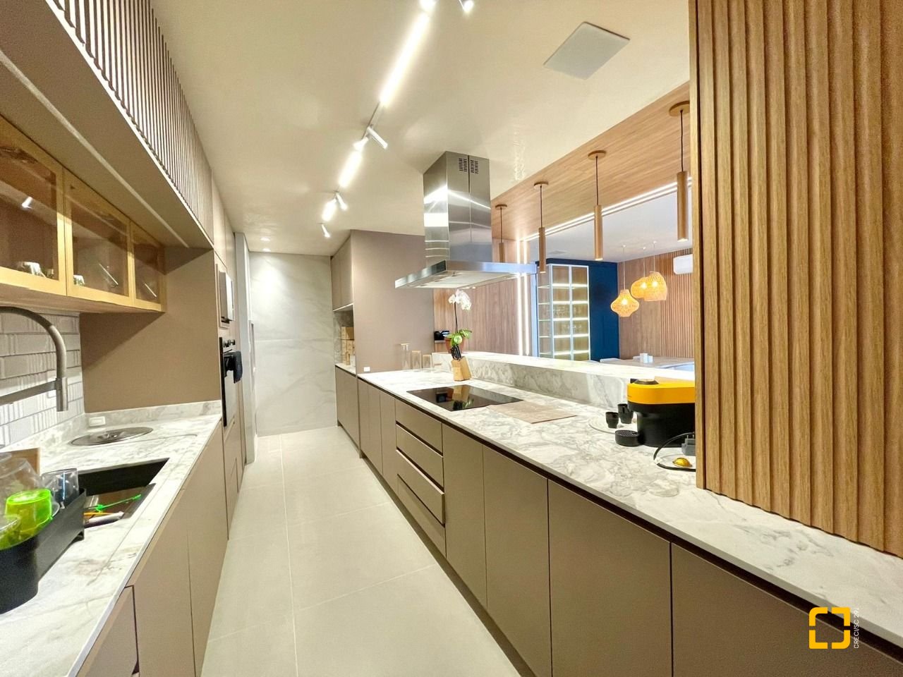 Apartamento com 149m², 6 quartos (sendo 3 suítes), 2 garagens, no bairro Jurerê em Florianópolis