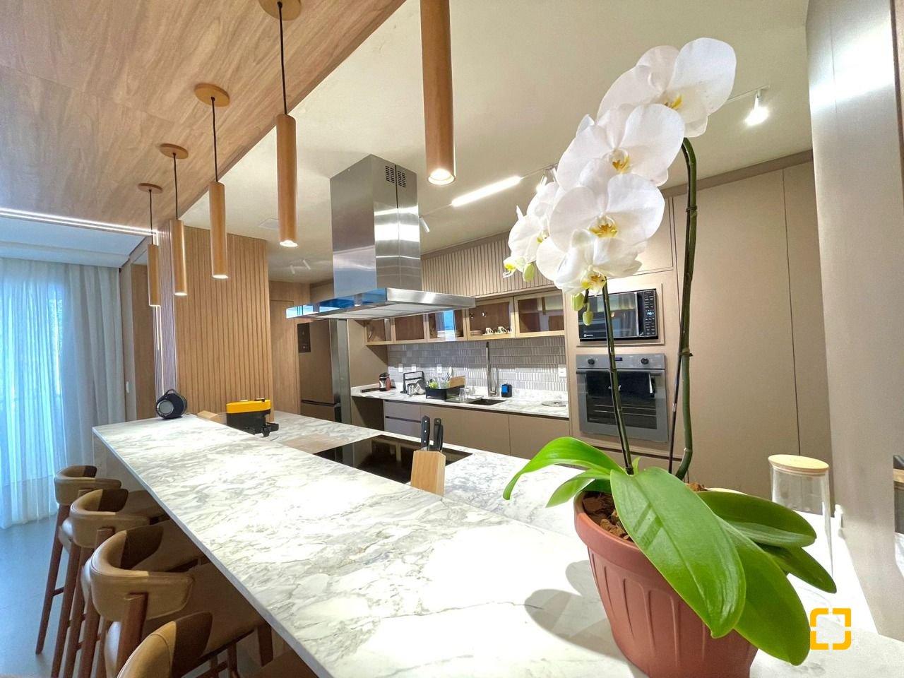 Apartamento com 149m², 6 quartos (sendo 3 suítes), 2 garagens, no bairro Jurerê em Florianópolis