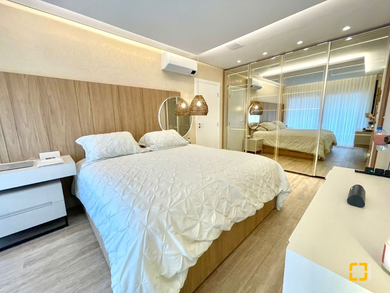 Apartamento com 149m², 6 quartos (sendo 3 suítes), 2 garagens, no bairro Jurerê em Florianópolis