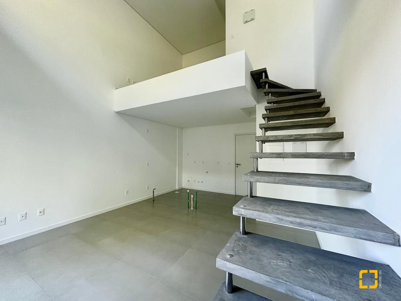 Loft com 43m², 1 quarto (sendo 1 suíte), 1 garagem, no bairro Ribeirão da Ilha em Florianópolis