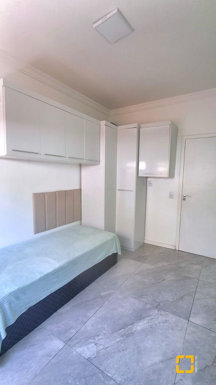 Casa com 257m², 8 quartos (sendo 2 suítes), 2 garagens, no bairro Ingleses em Florianópolis