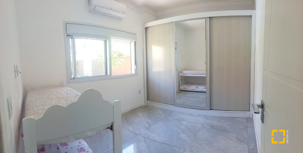 Casa com 257m², 8 quartos (sendo 2 suítes), 2 garagens, no bairro Ingleses em Florianópolis